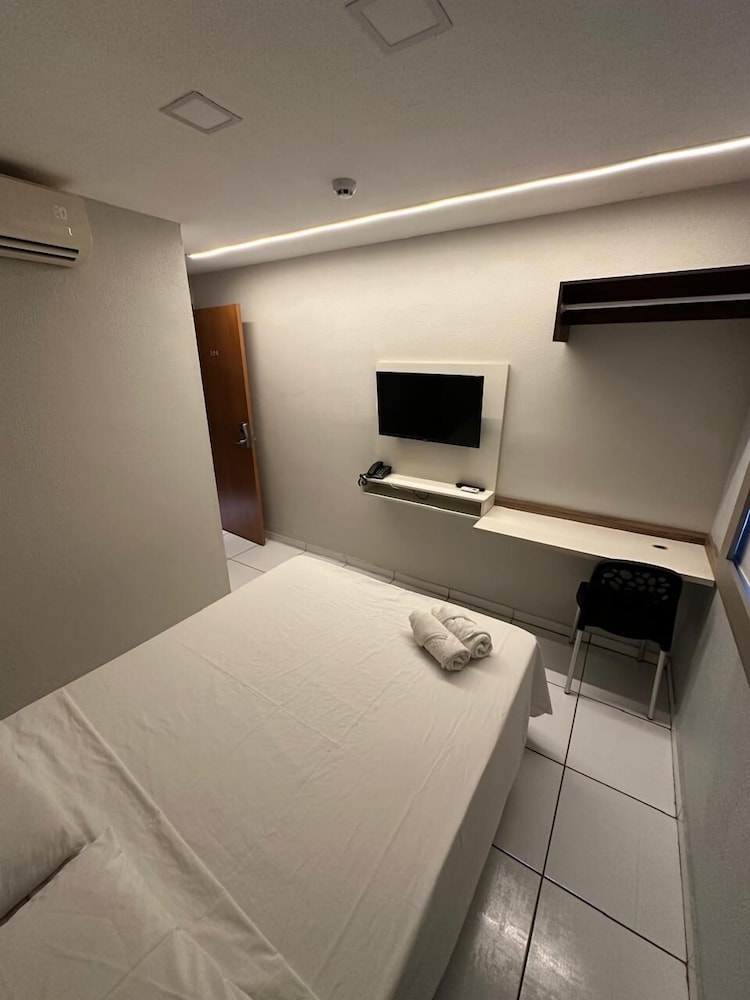 Rota 232 Hotel 8/25