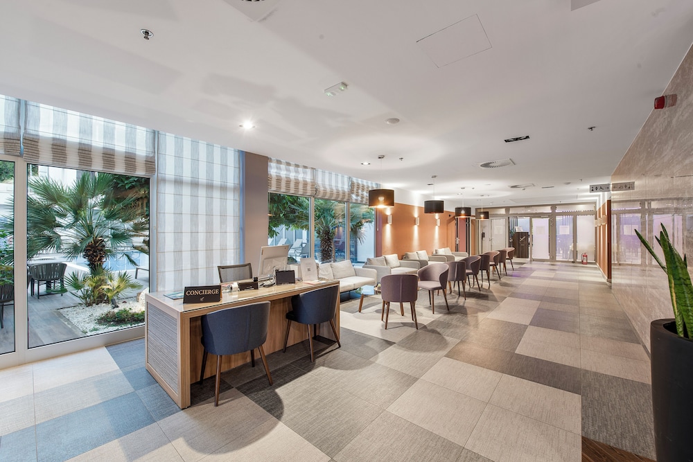 Lero Hotel 12/82