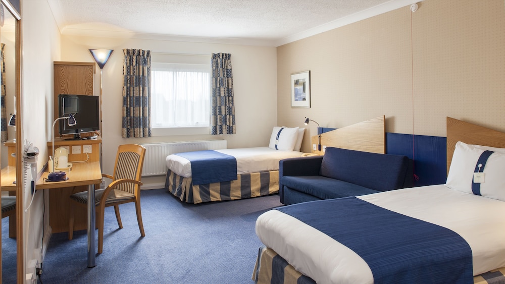 HOLIDAY INN EXPRESS KASSAM STADIUM 33/72