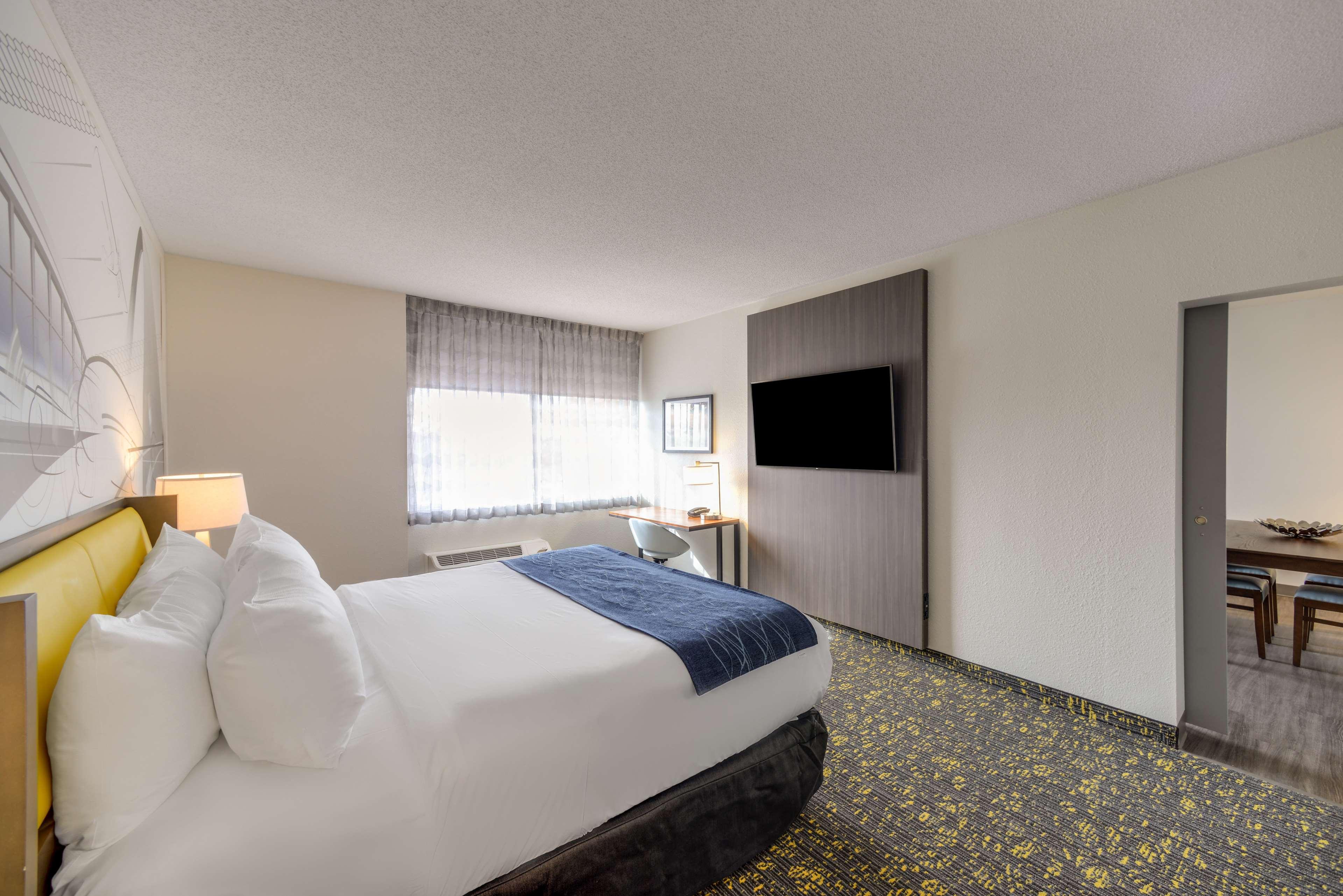 St. Louis Airport Hotel 13/44