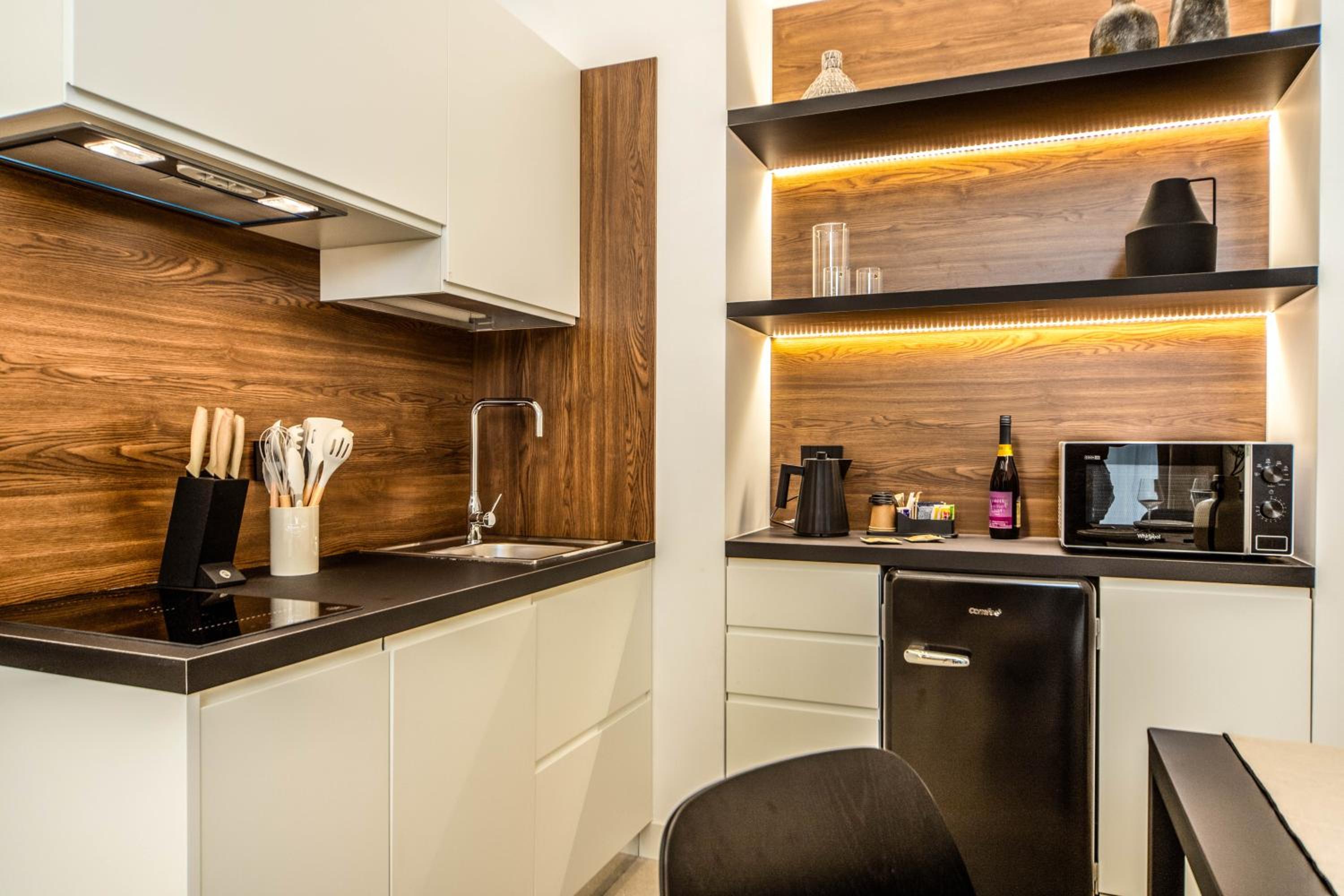 Mamalu Studios and Suites 25/25