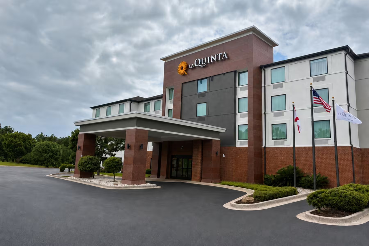 La Quinta Inn & Suites by Wyndham Auburn 3/20