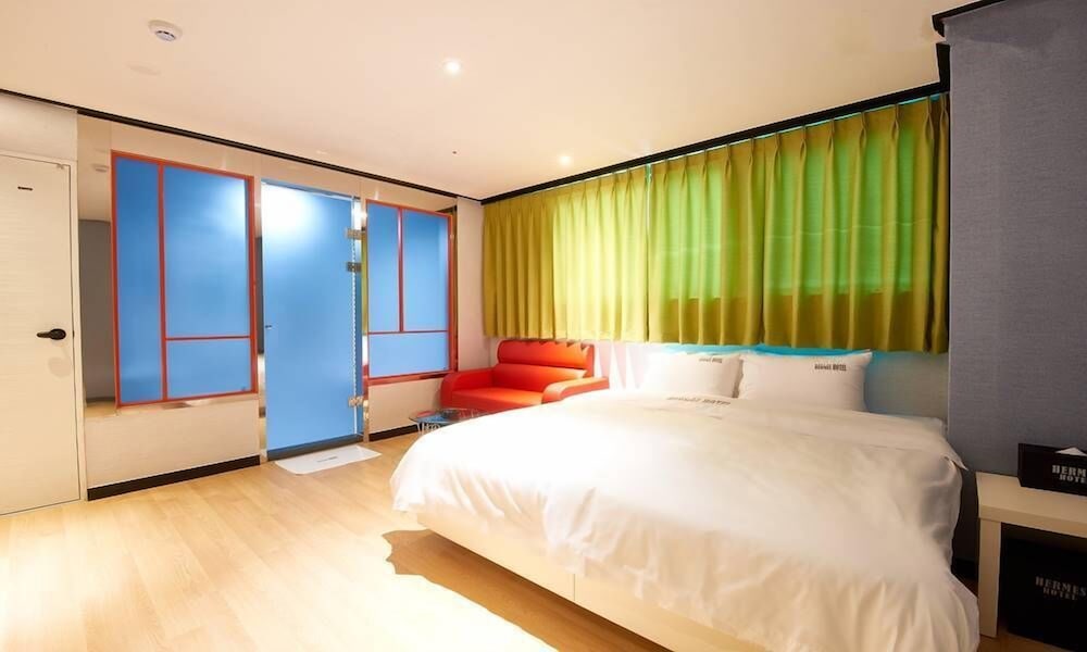 DELUXE, DOUBLE BED, NO PARKING
