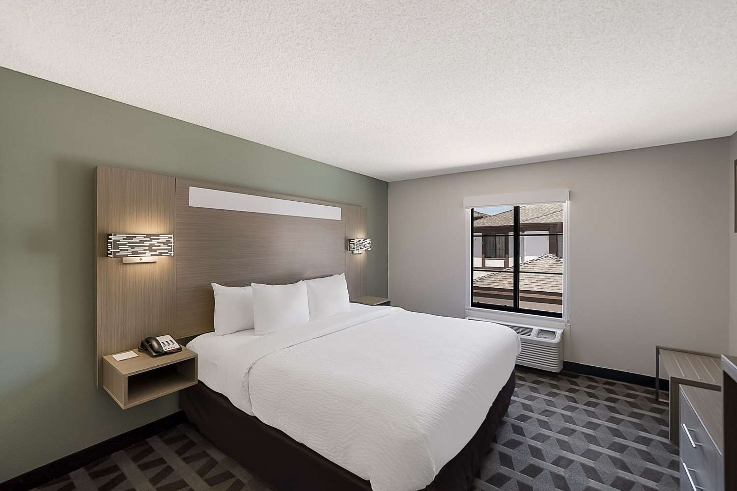 Quality Inn & Suites Irving DFW Airport South 8/34