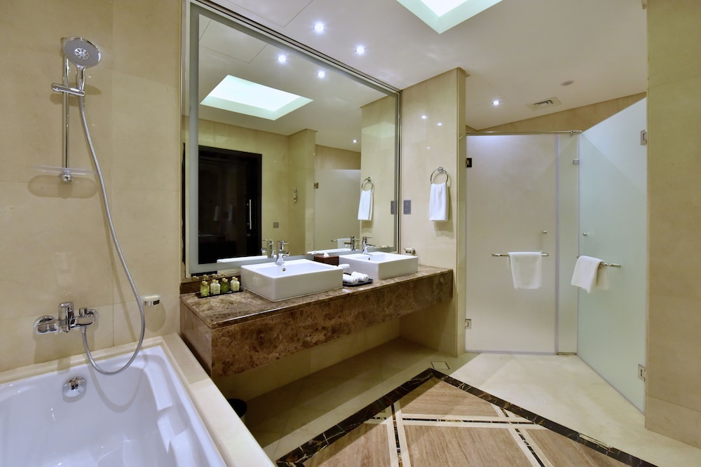 Ramada Resort by Wyndham Manama Seef 16/57