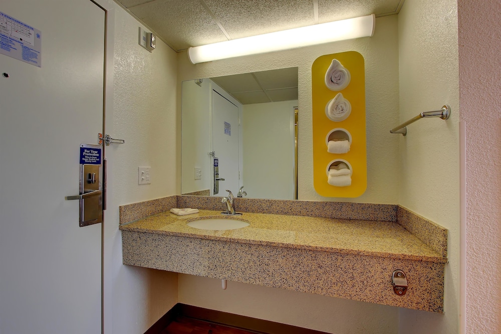 Motel6 York, PA - North 7/53