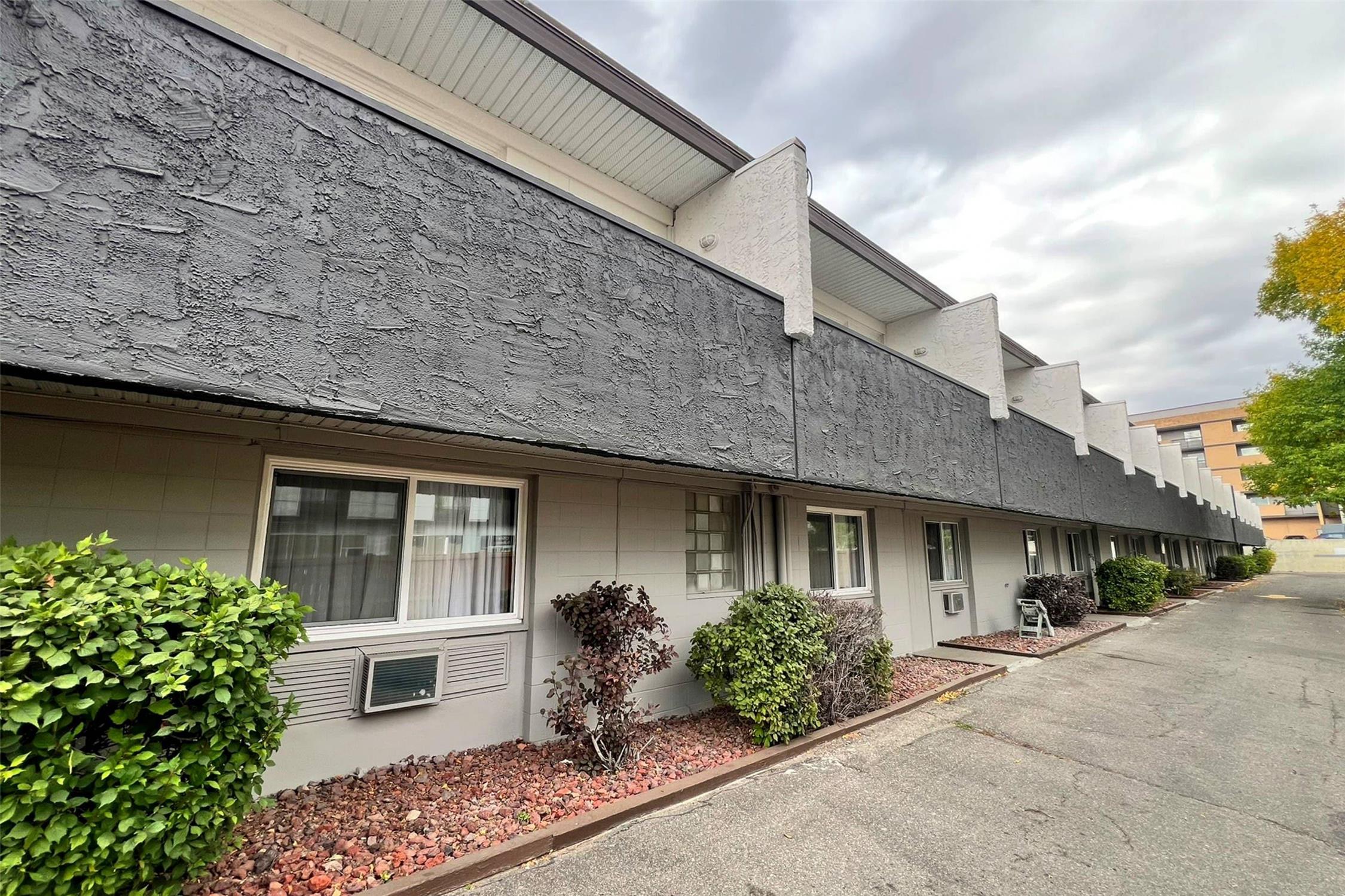 Econo Lodge Calgary Motel Village 13/13