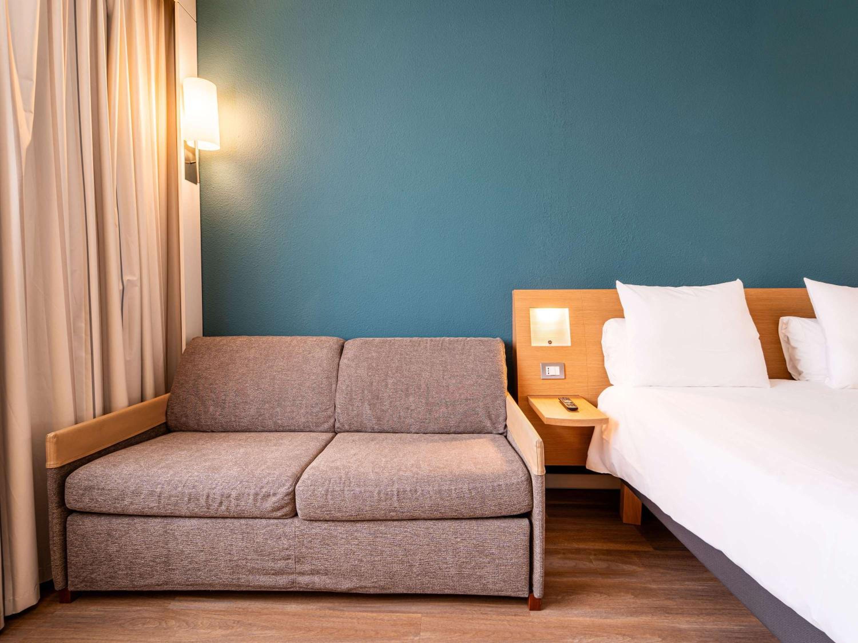 غرفة تنفيذية بسرير كينج مع أريكة، Novotel Roma Est 7/10