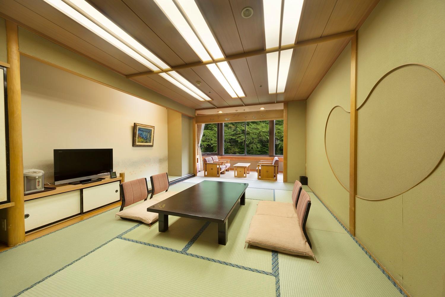 Japanese, 2 Futon Beds, River View