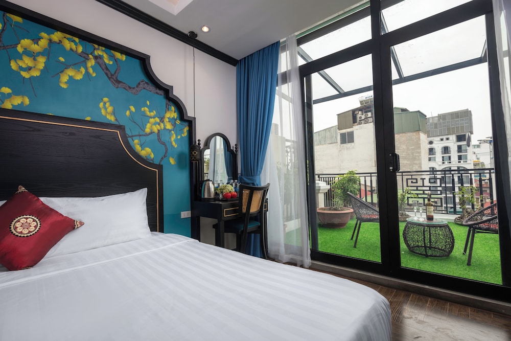 1 BEDROOM, PREMIUM, DOUBLE BED, CITY VIEW, PATIO