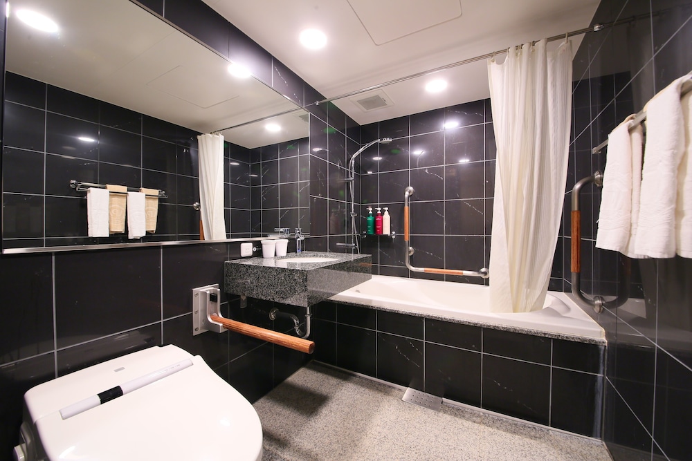 Apa Hotel Nihonbashi Hamachoeki Minami 64/68