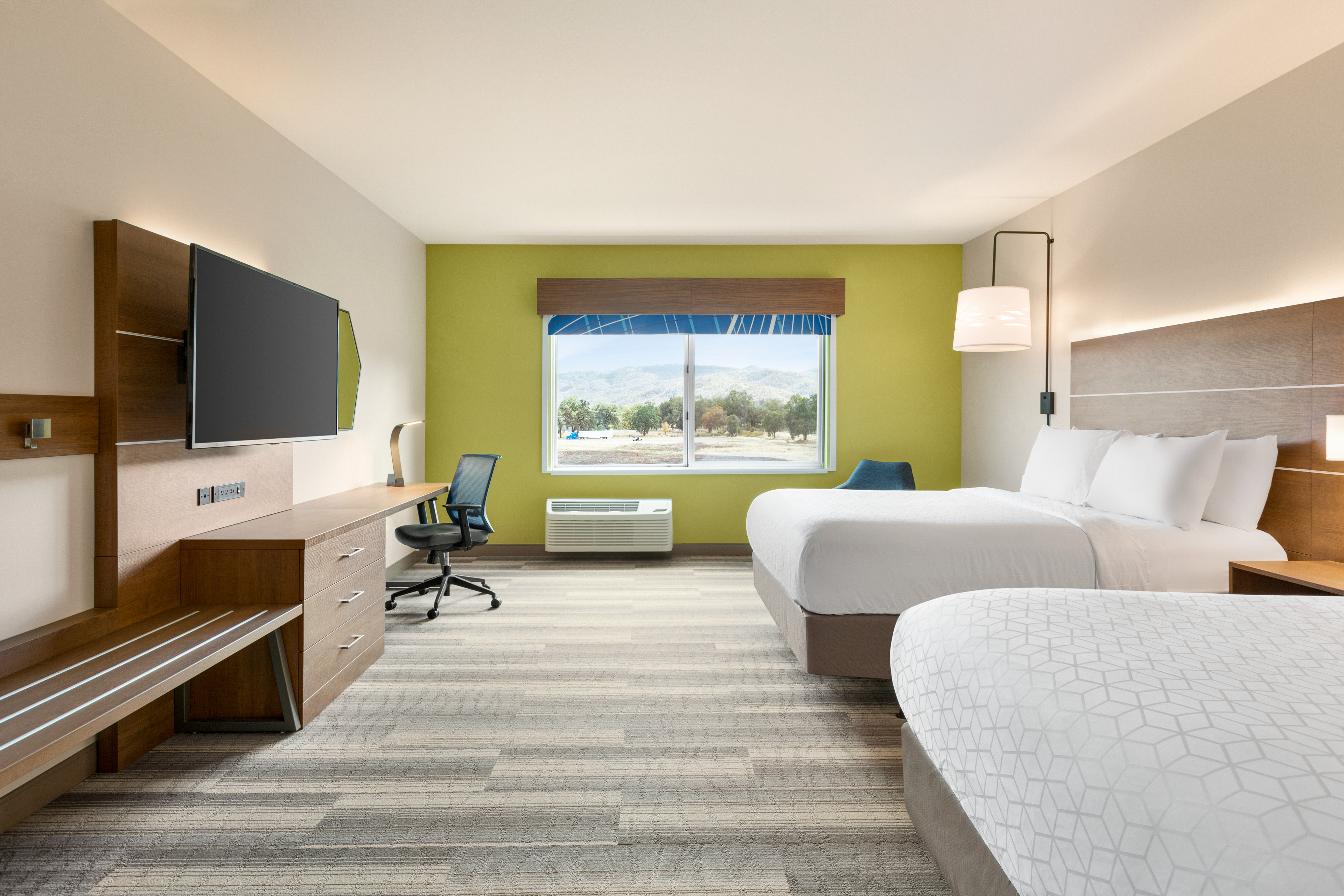 Holiday Inn Express & Suites - Ukiah 30/80