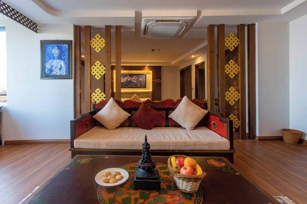 Hotel Sarathi 32/50