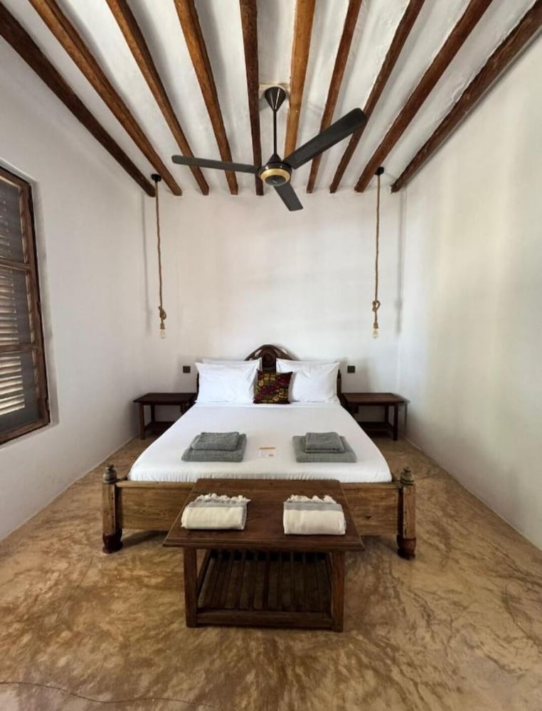 Mango Beach House 11/50