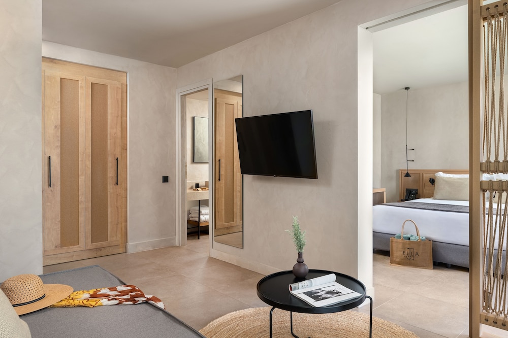 Suite, Queen Bed, 2 Sofa, Swim Up Pool، Ella Helea 8/8