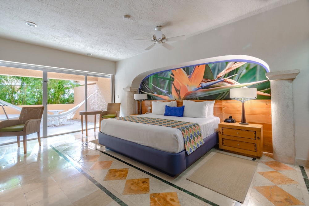 STANDARD, KING BED, CITY VIEW