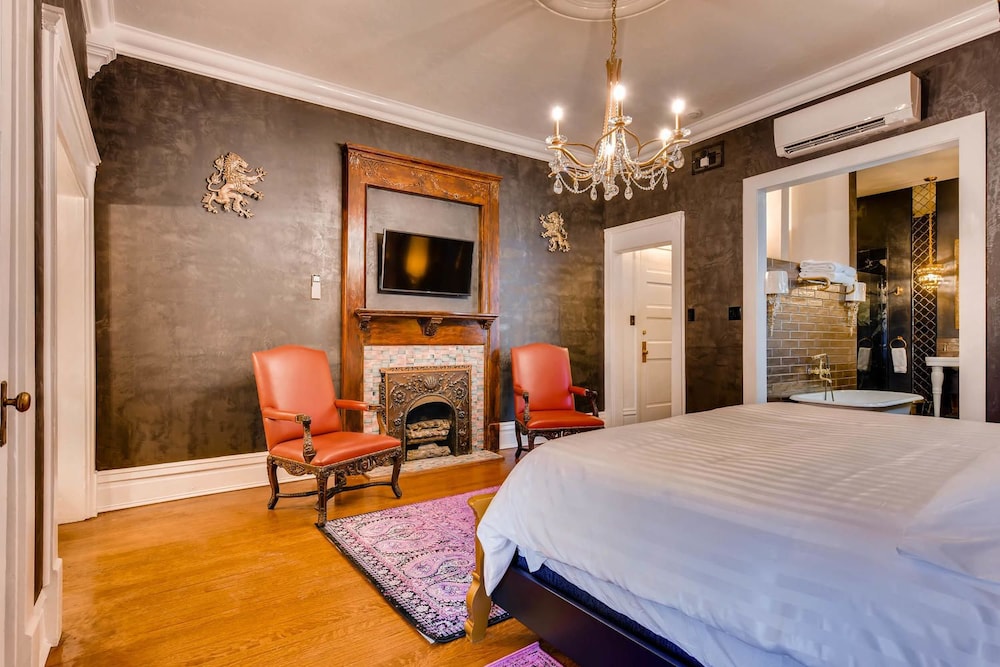 Holiday Chalet Victorian - Bed & Breakfast 10/69
