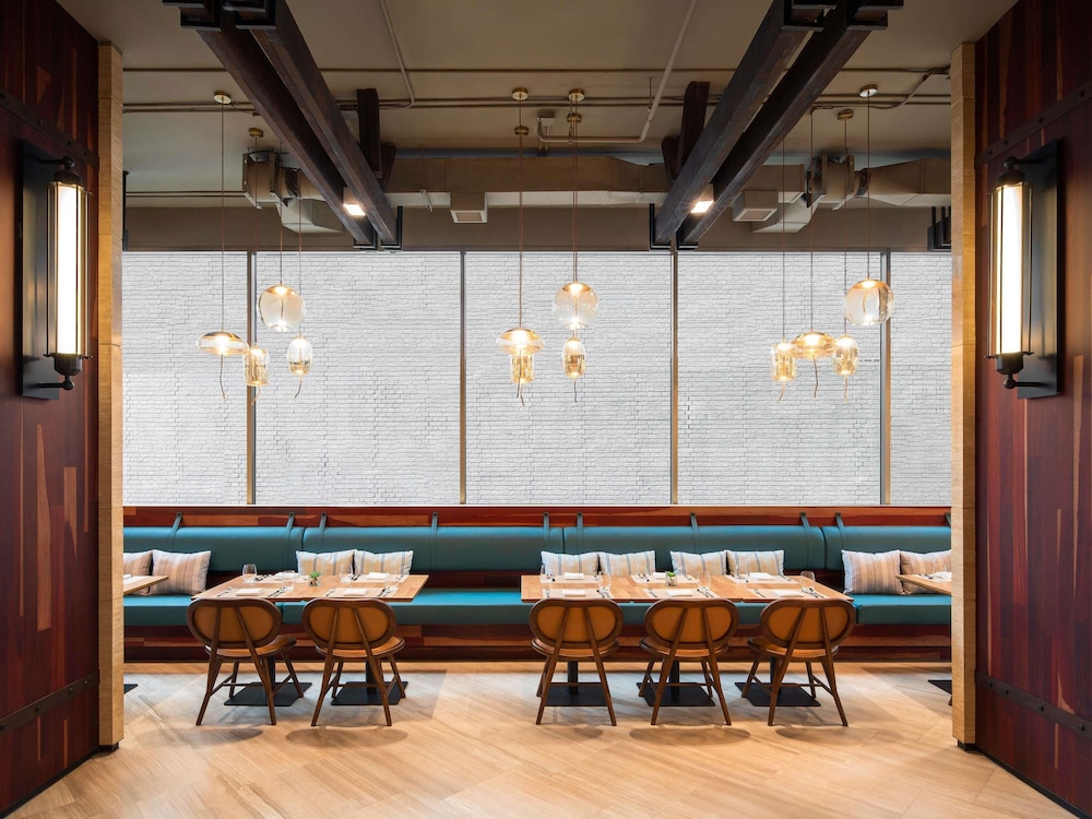 Mercure Bangkok Surawong 52/64