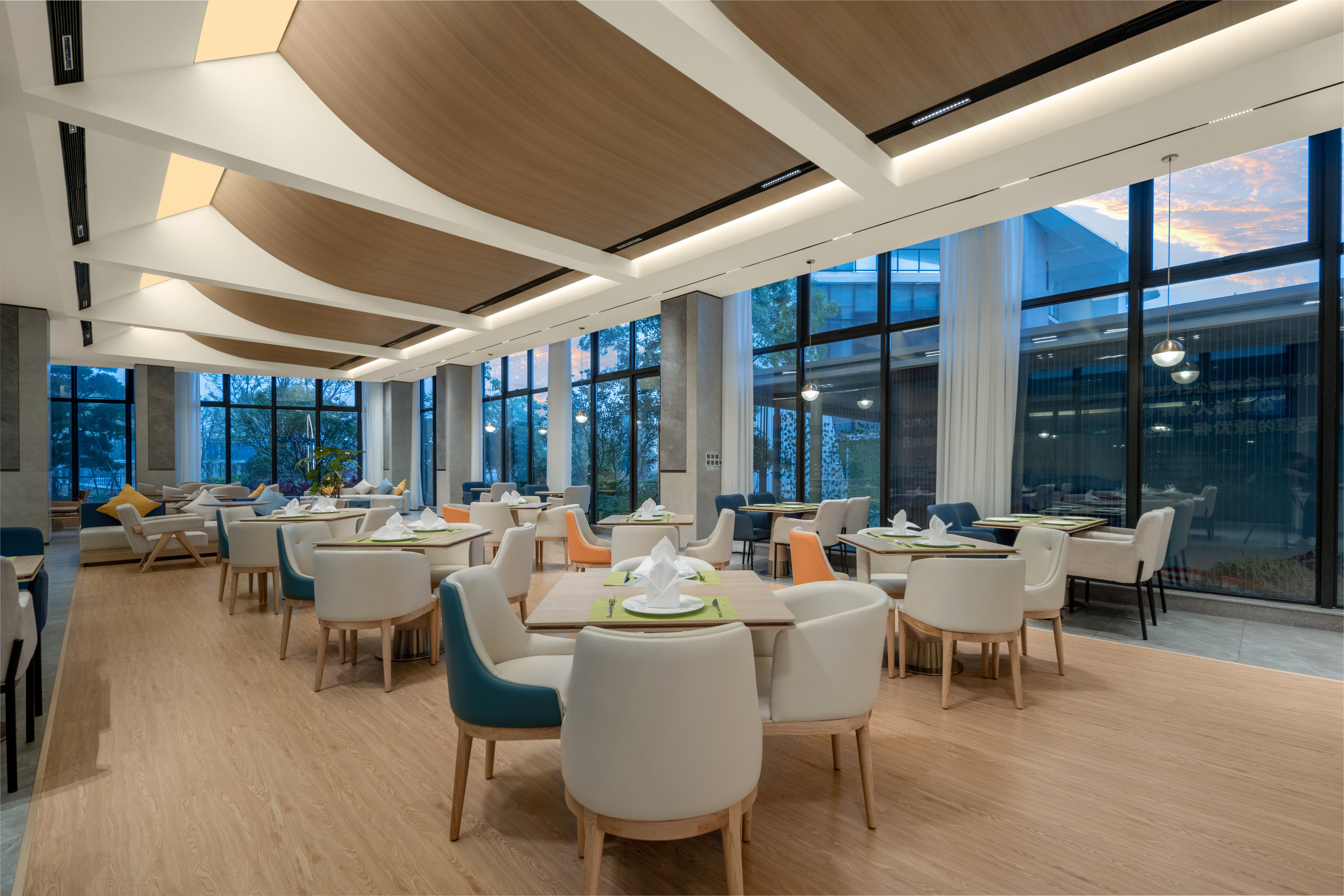 Holiday Inn Express JIANGMEN YINHU BAY 36/50