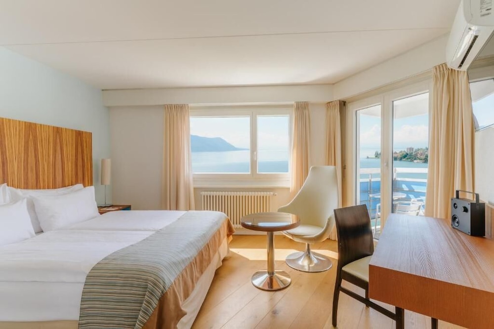 Mona, Double Bed, Lake View