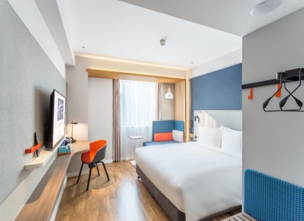 Standard, King Bed, City Murphy Bed, City View