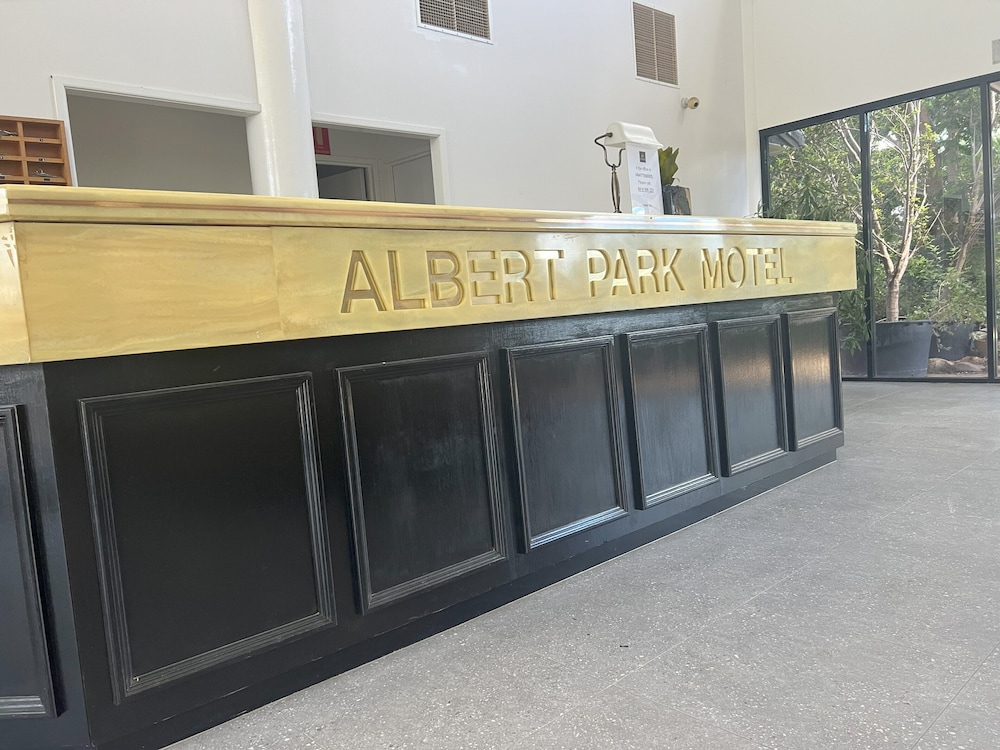 Albert Park Motor Inn 10/63