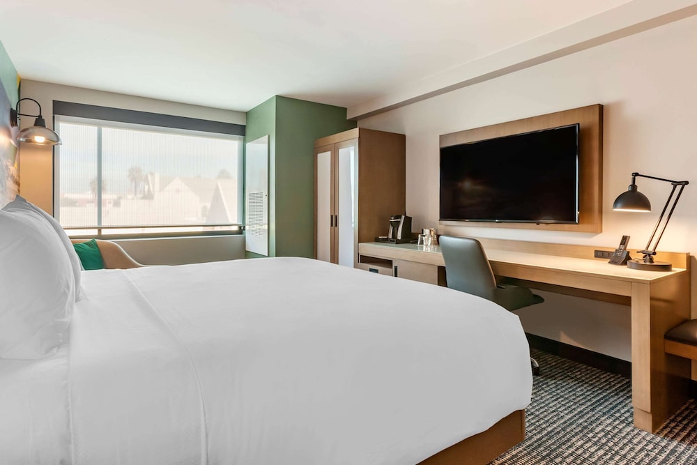 Cambria Hotel Downtown Phoenix Convention Center 8/48