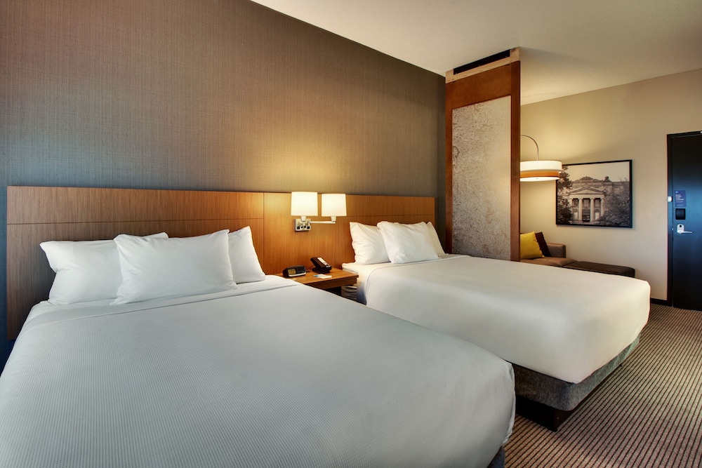 Hyatt Place Iowa City Downtown 10/44