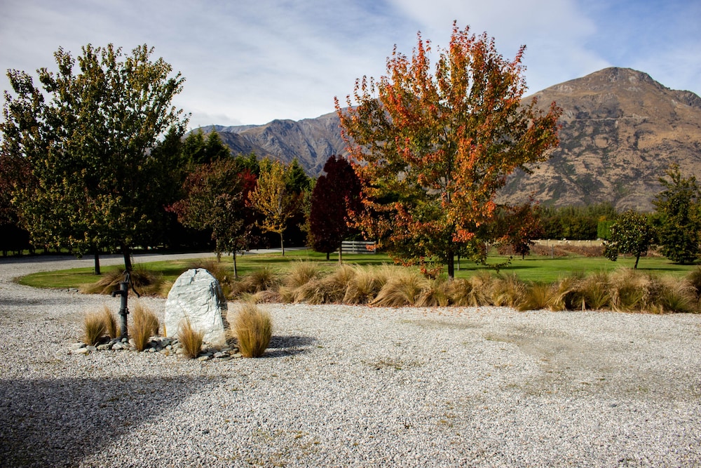 QUEENSTOWN COUNTRY LODGE 3/54