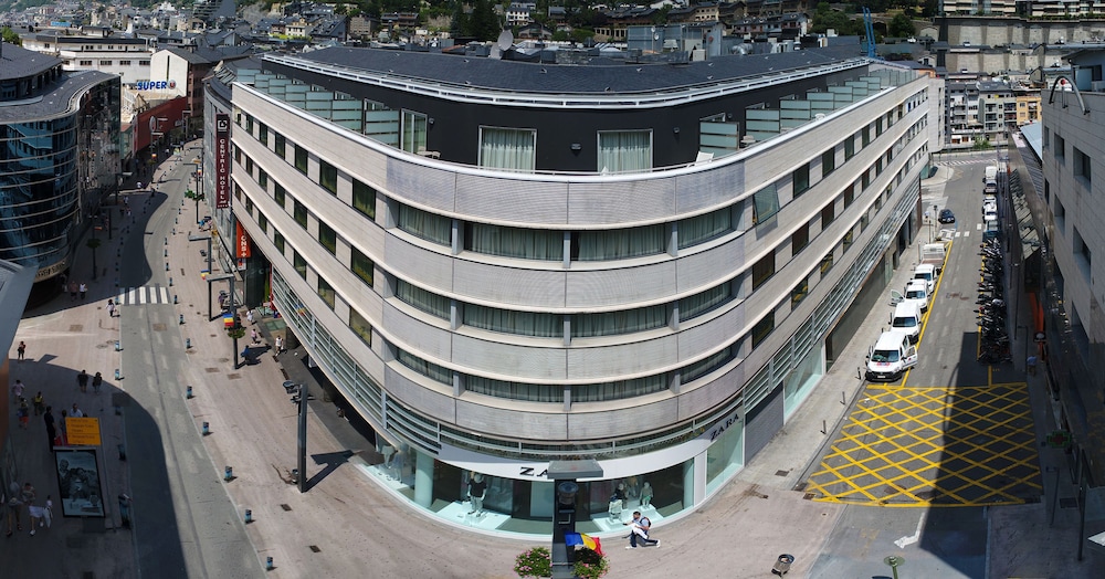 Yomo Centric Hotel 1/50