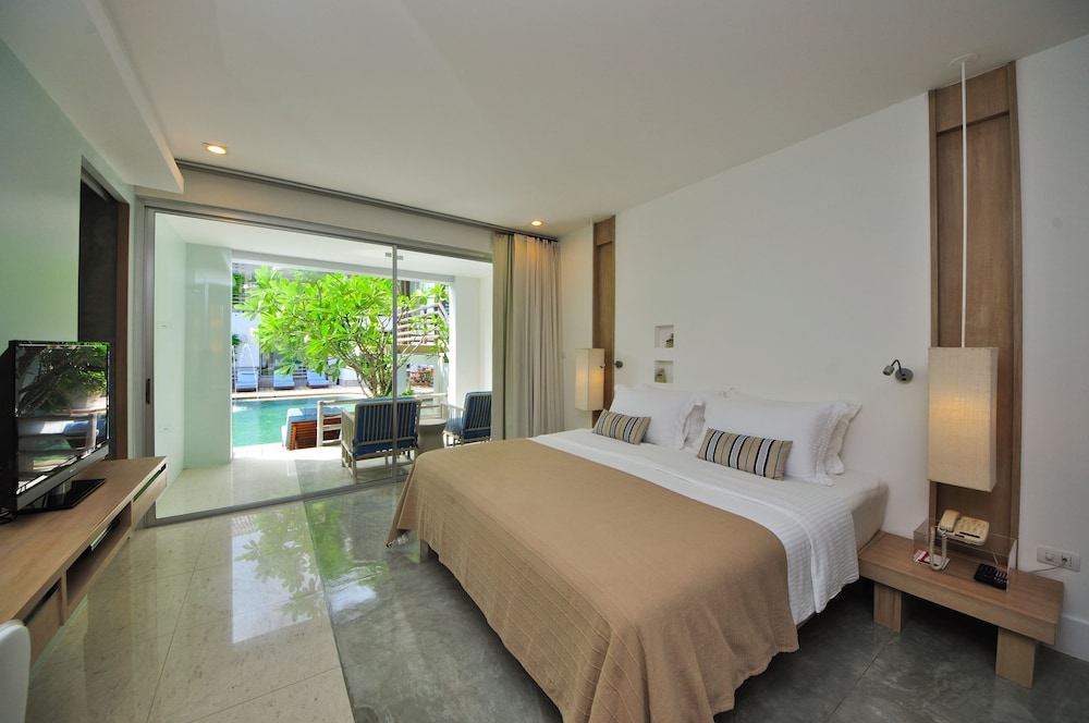 Club, Deluxe, Double Bed, Pool Access