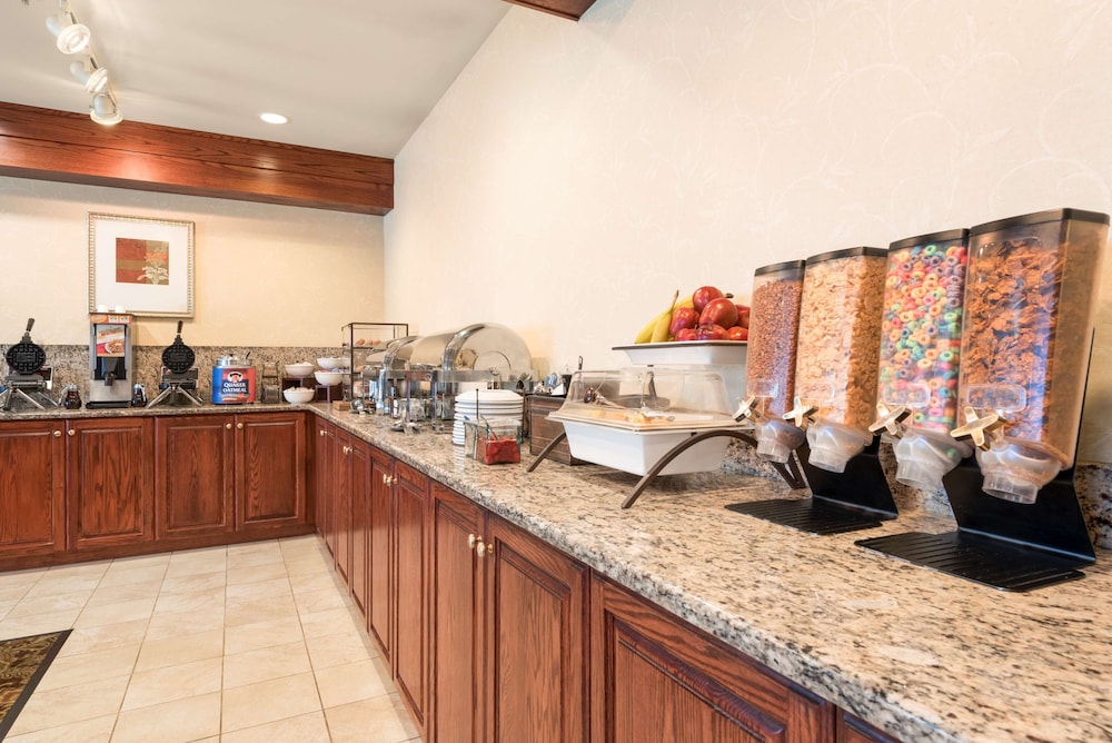 Country Inn and Suites by Radisson Council Bluffs IA 20/30