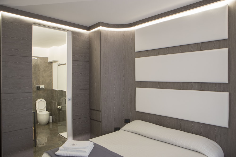 Upper Rooms 48/50