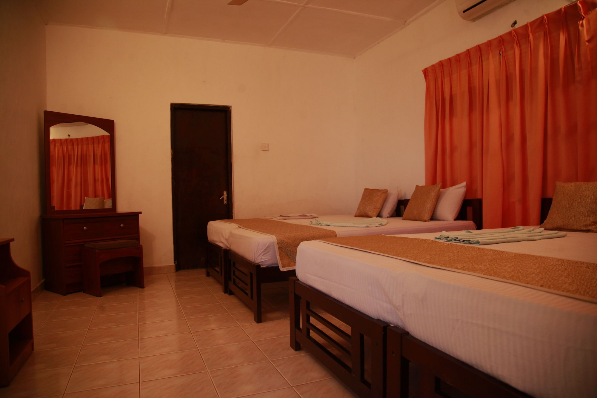 1 BEDROOM, FAMILY, QUADRUPLE, PRIVATE BATHROOM, ACCESSIBLE