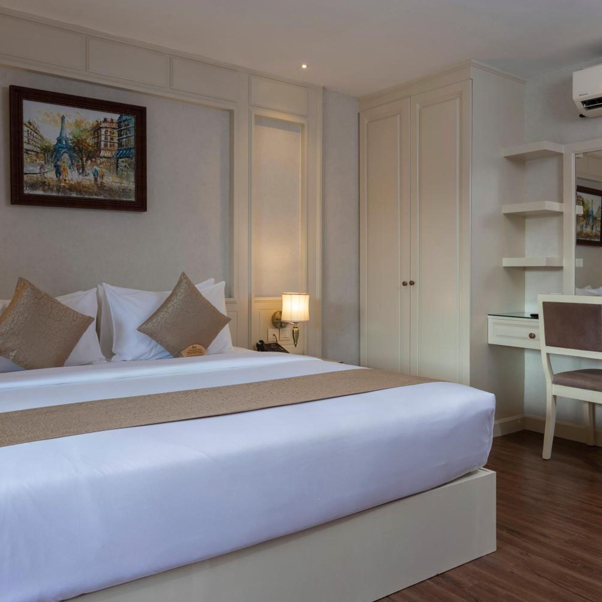Landmark, Double Bed, Balcony