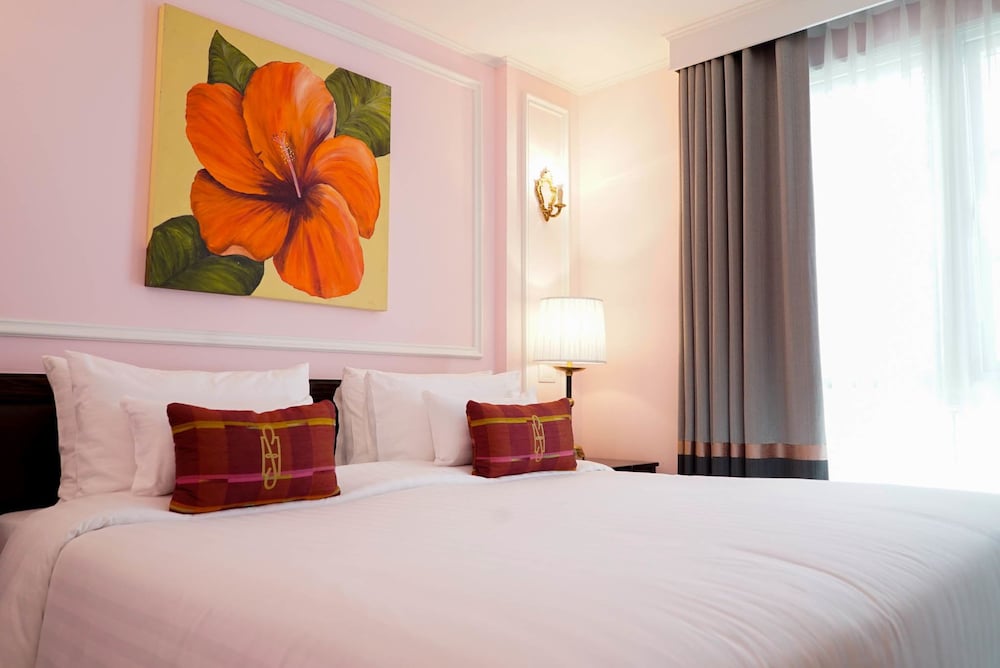 Sara's Hotel 2/27