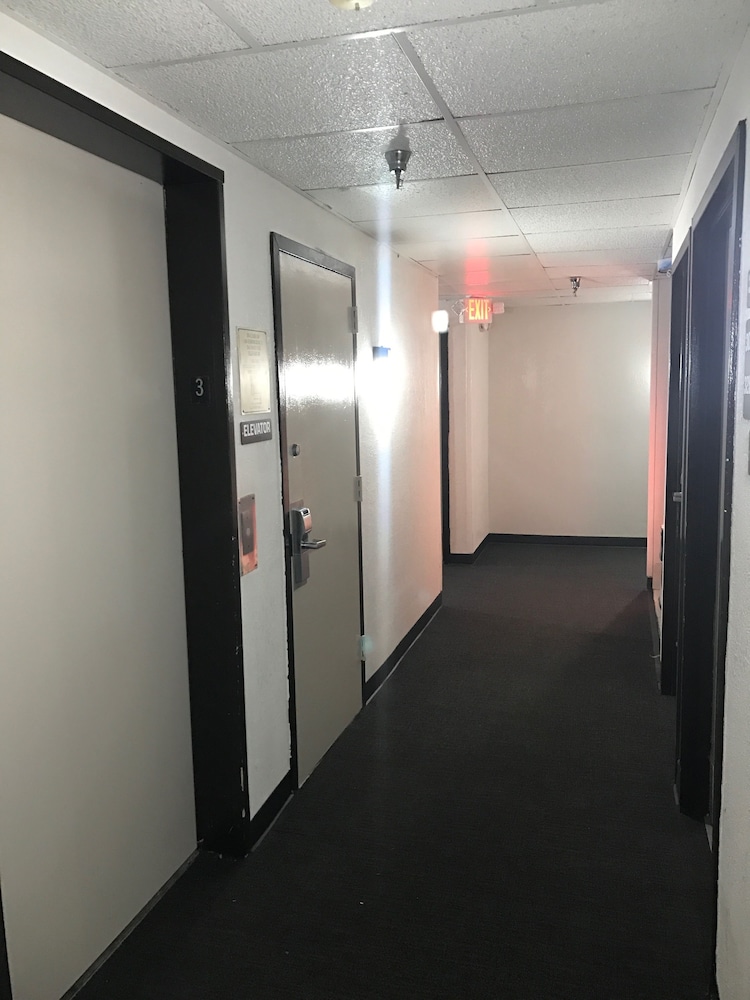 Motel6 Raleigh, NC - North 35/50