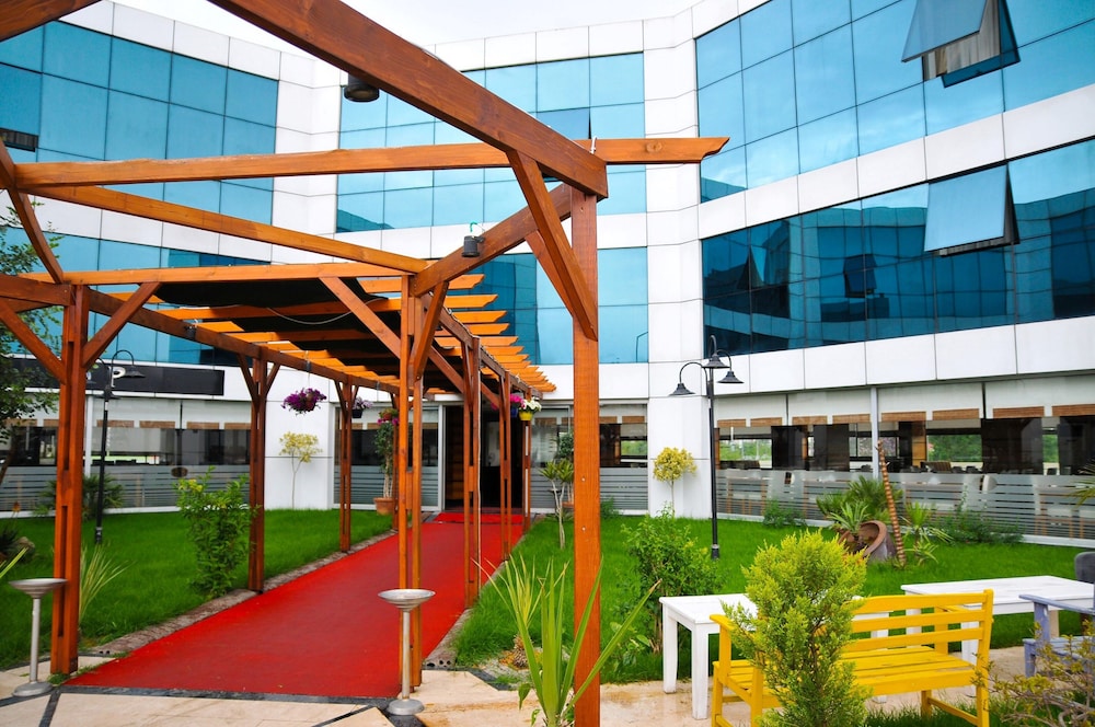 Expo Park Hotel 34/39