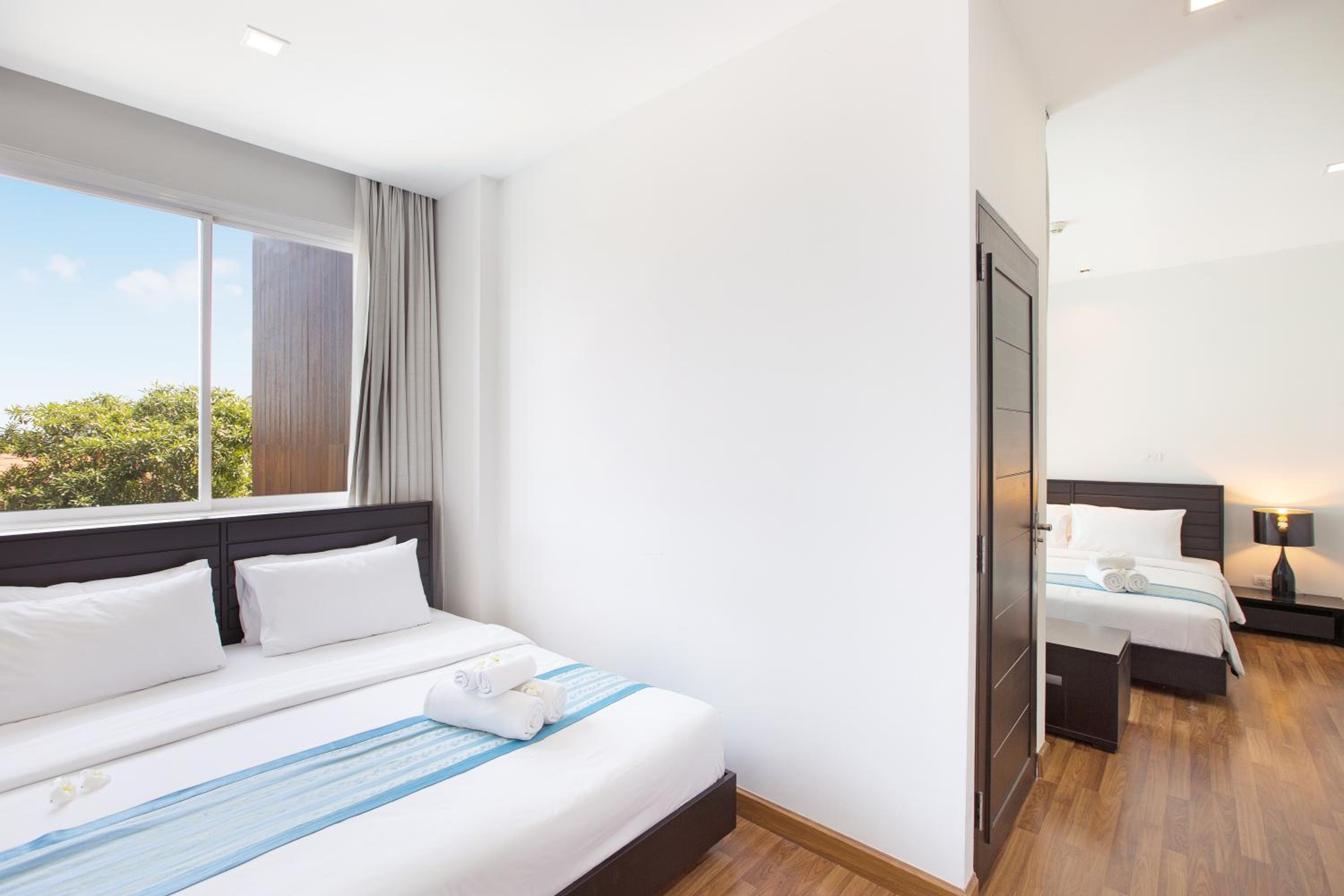 2 Bedrooms, Duplex, Double Bed, Pool Access