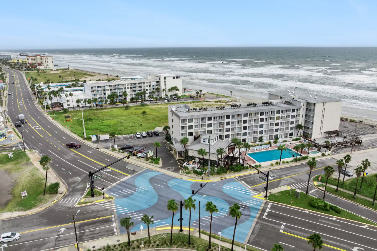 Howard Johnson by Wyndham Oceanfront Daytona Beach 39/44