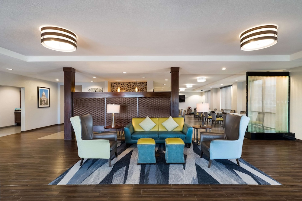Comfort Inn & Suites Victoria North 33/46