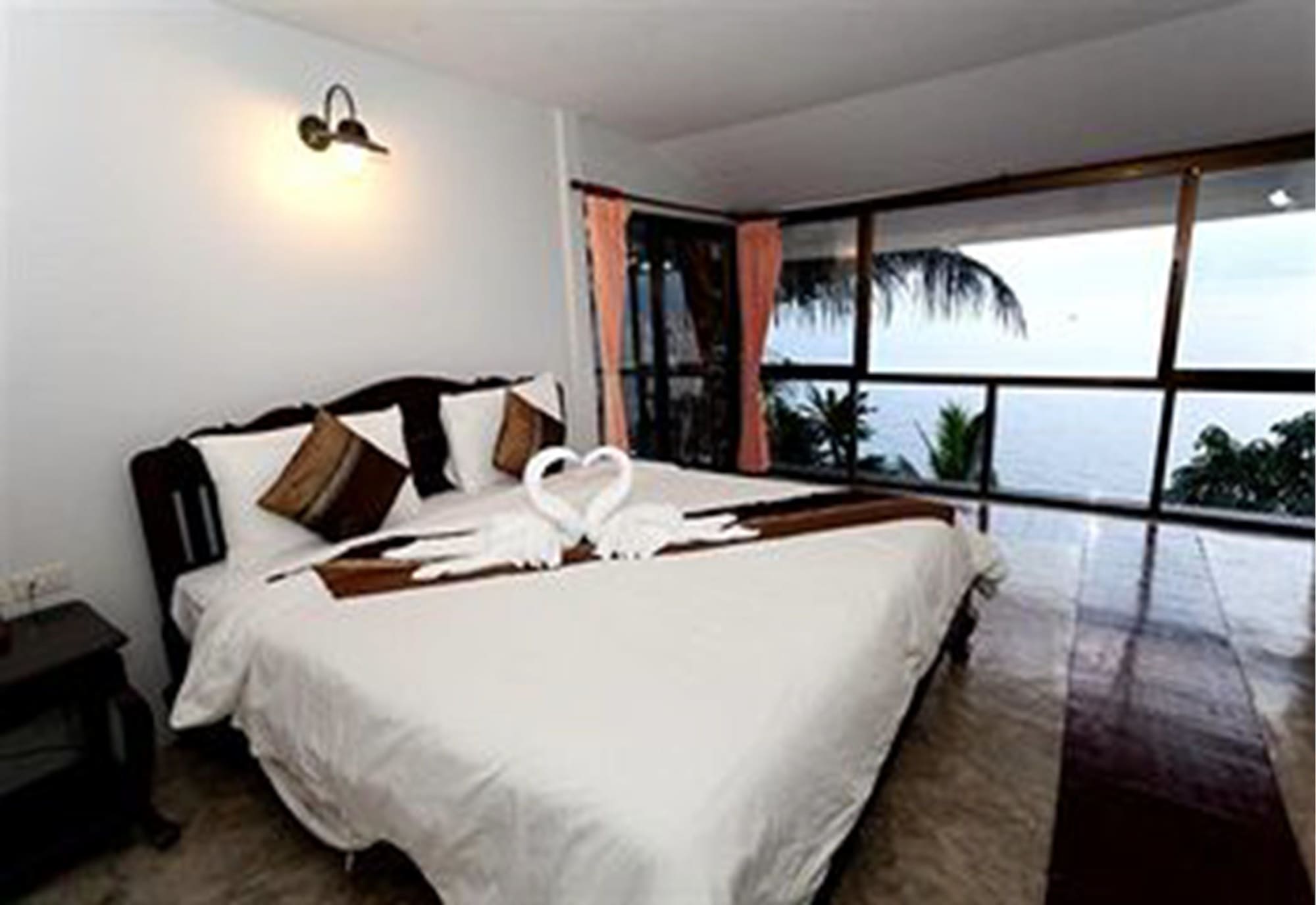 Ocean, Queen Bed