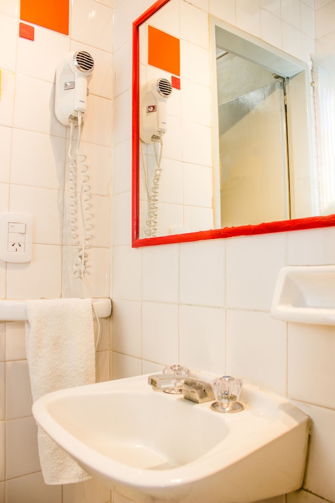 JUNIOR, TWIN BEDS, PRIVATE BATHROOM