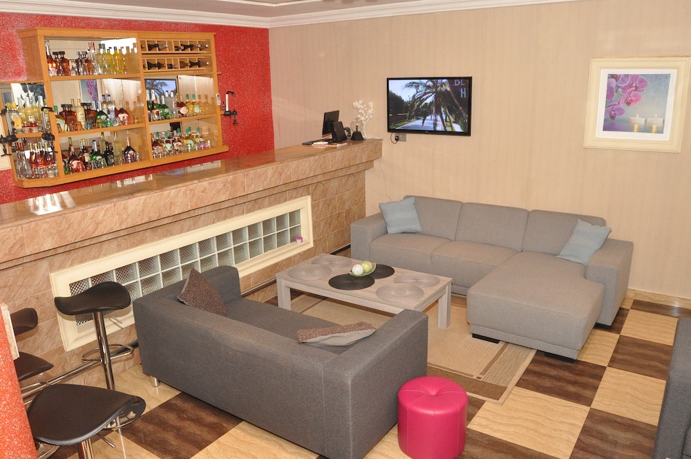 Ne-Yo Hotel And Suites 14/23