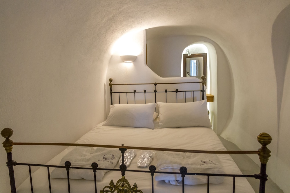 Allure Breeze Suites 79/79