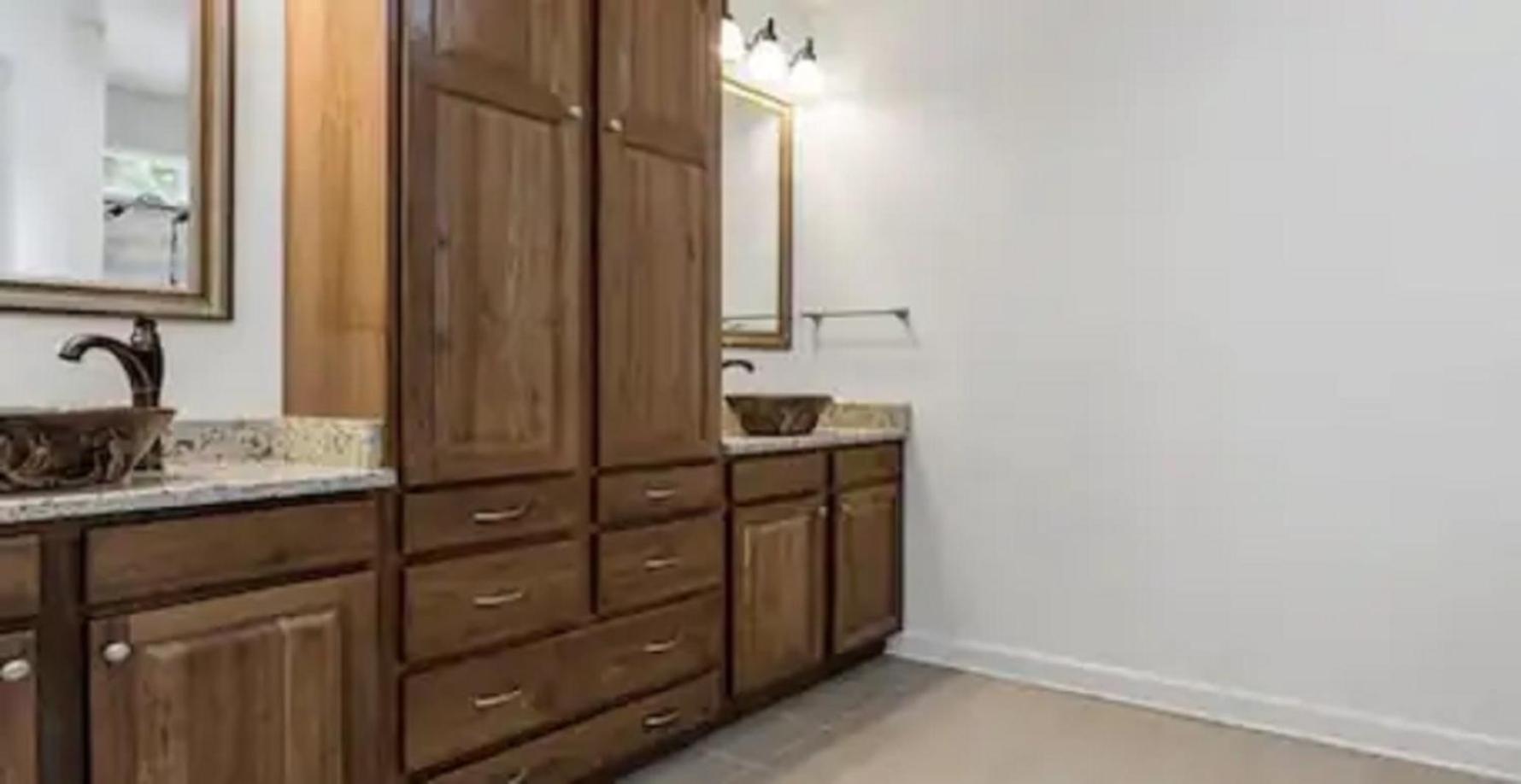 جناح بسريرين كوين لذوي الإعاقة