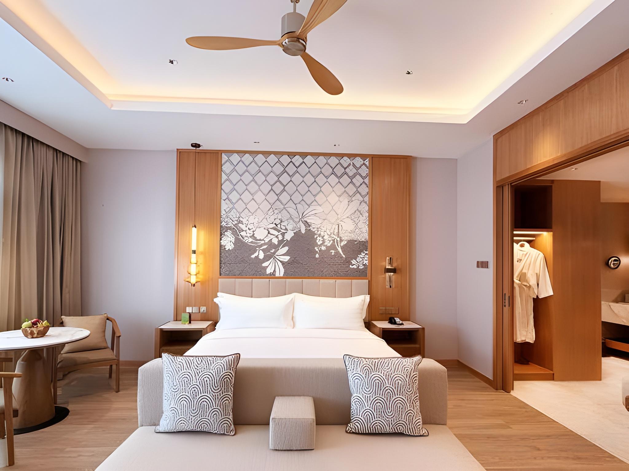 2 Bedrooms, Pelangi, Suite, King Bed