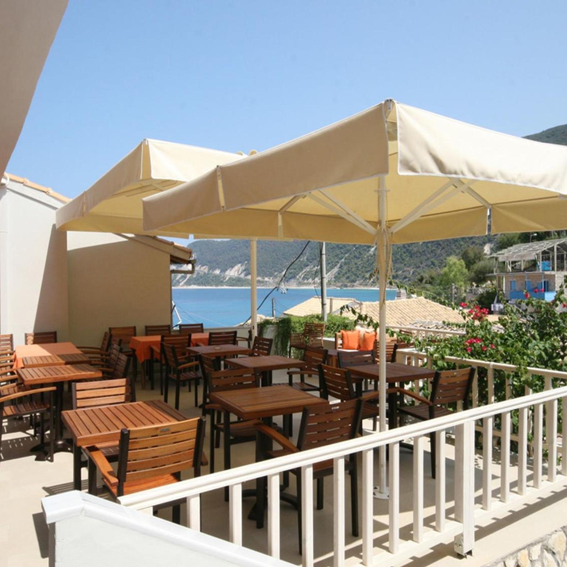 Ionis Hotel 9/42