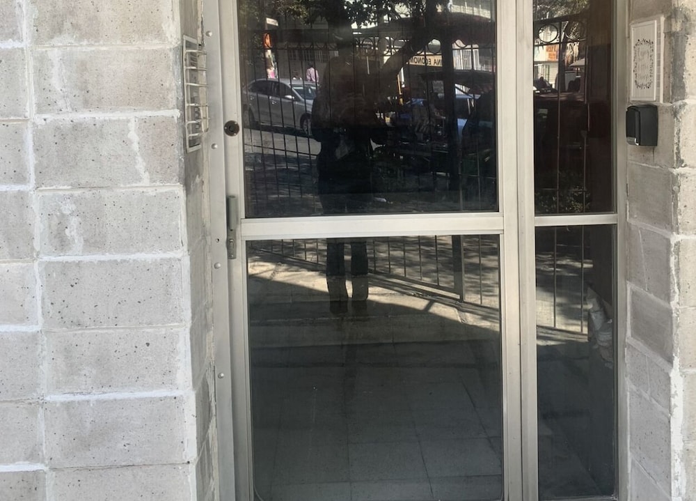 Satya Suites Hotel 24/50