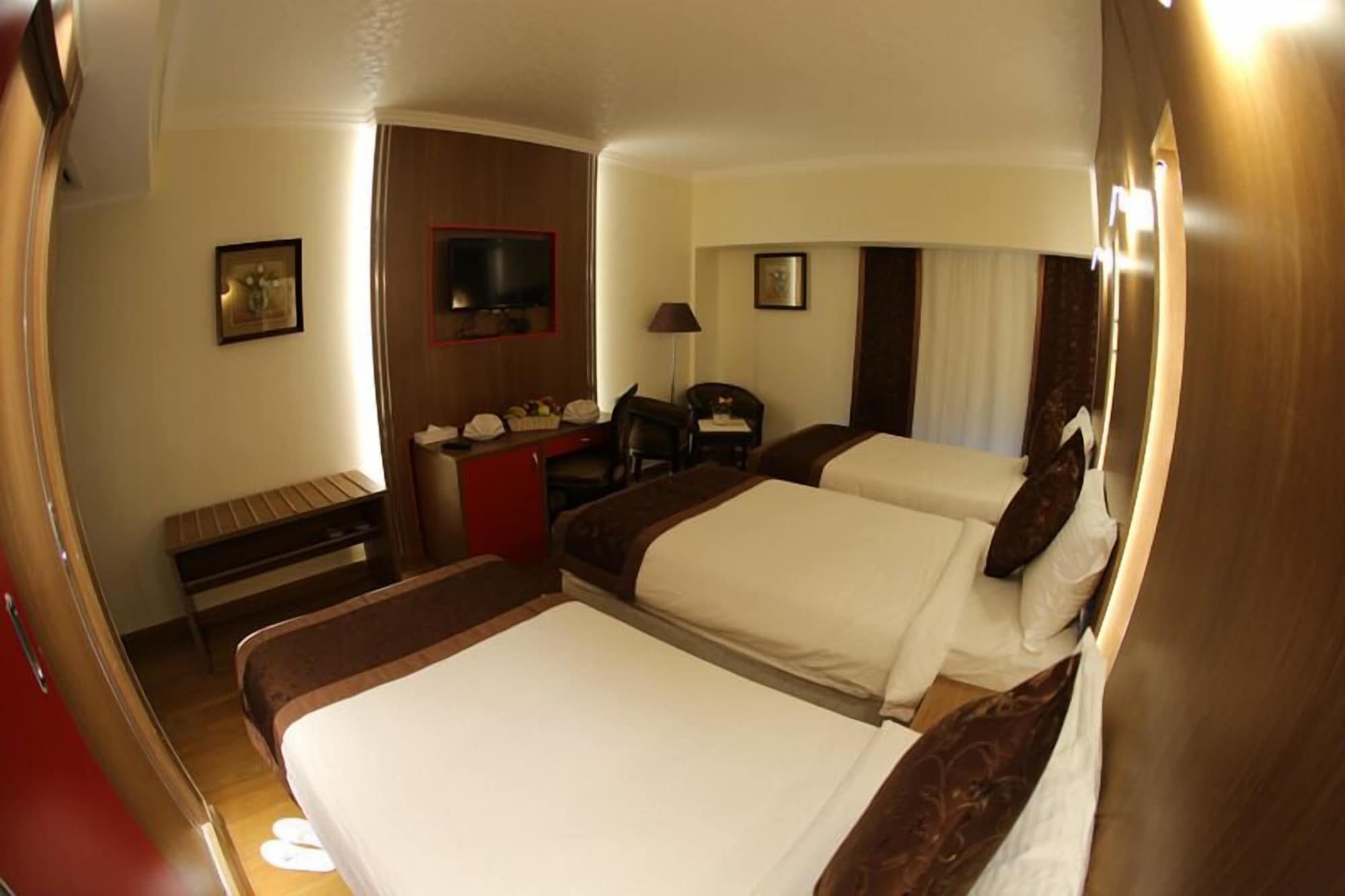 ROOM, TRIPLE, CITY VIEW